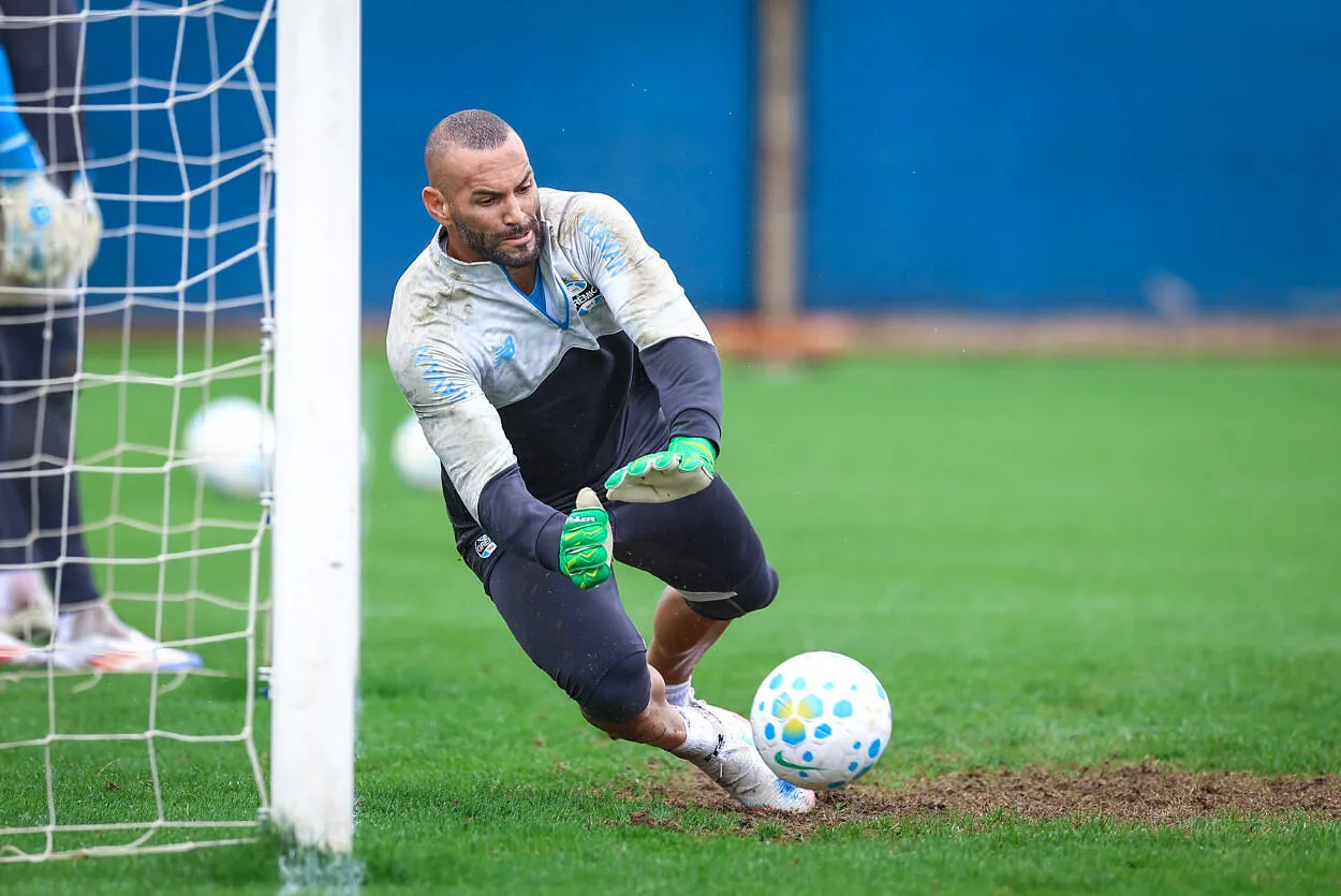 Weverton pelo Grêmio