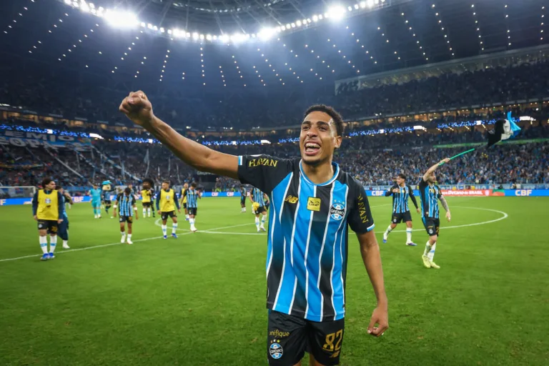 Wallace pelo Grêmio