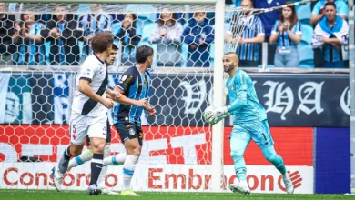 Grêmio leva virada do Vasco na Arena e fica colado no Z-4 do Brasileirão RS - FUTEBOL/CAMPEONATO BRASILEIRO 2026/GREMIO x VASCO DA GAMA - ESPORTES - Lance da partida entre Gremio e Vasco da Gama disputada na tarde deste sabado, na Arena do Gremio, em partida valida pela Campeonato Brasileiro 2026. FOTO: LUCAS UEBEL/GREMIO FBPA