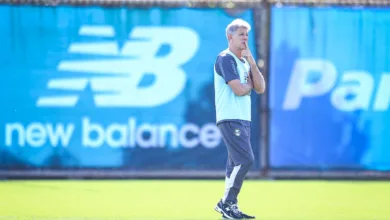 Renato não cogita afastar jogador muito criticado pela torcida do Grêmio Renato pelo Grêmio