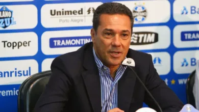 Jornalista conta história surpreendente sobre a demissão de Luxemburgo no Grêmio Luxemburgo pelo Grêmio
