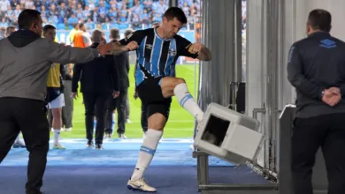Kannemann se revolta e sai chutando tudo depois da derrota do Grêmio para o Vasco 6a92e7b1-2827-4745-814d-ff03fb0b59a2