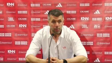 Pezzolano diz que segue no Inter, apoia elenco e resume Gre-Nal: "Sentimento de m..." Pezzolano treinador do Inter Foto: Reprodução/YouTube