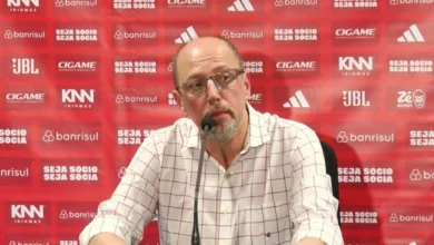 Barcellos pede desculpas e toma decisão sobre Pezzolano após eliminação no Gre-Nal Alessandro Barcellos, presidente do Inter