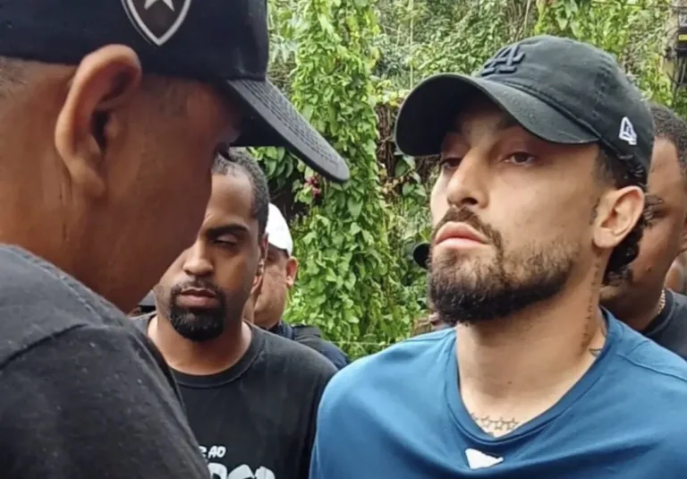 Alex Telles ex-Grêmio