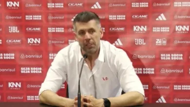 Pezzolano diz que segue no Inter, apoia elenco e resume Gre-Nal: "Sentimento de m..." Pezzolano pelo Inter