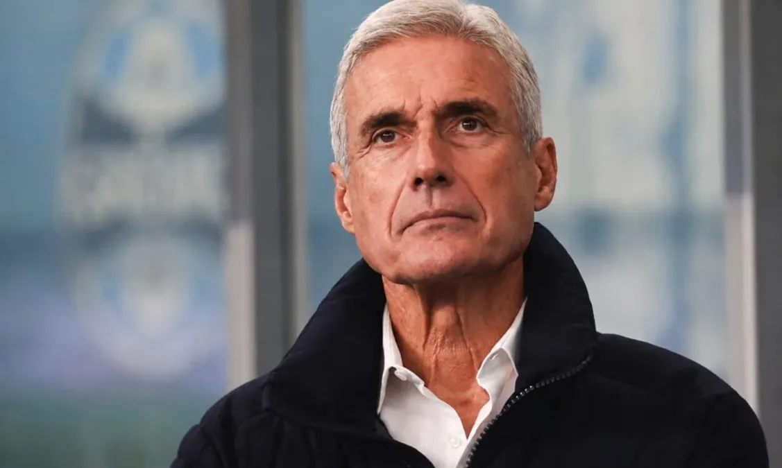 Luís Castro — , treinador do Grêmio
