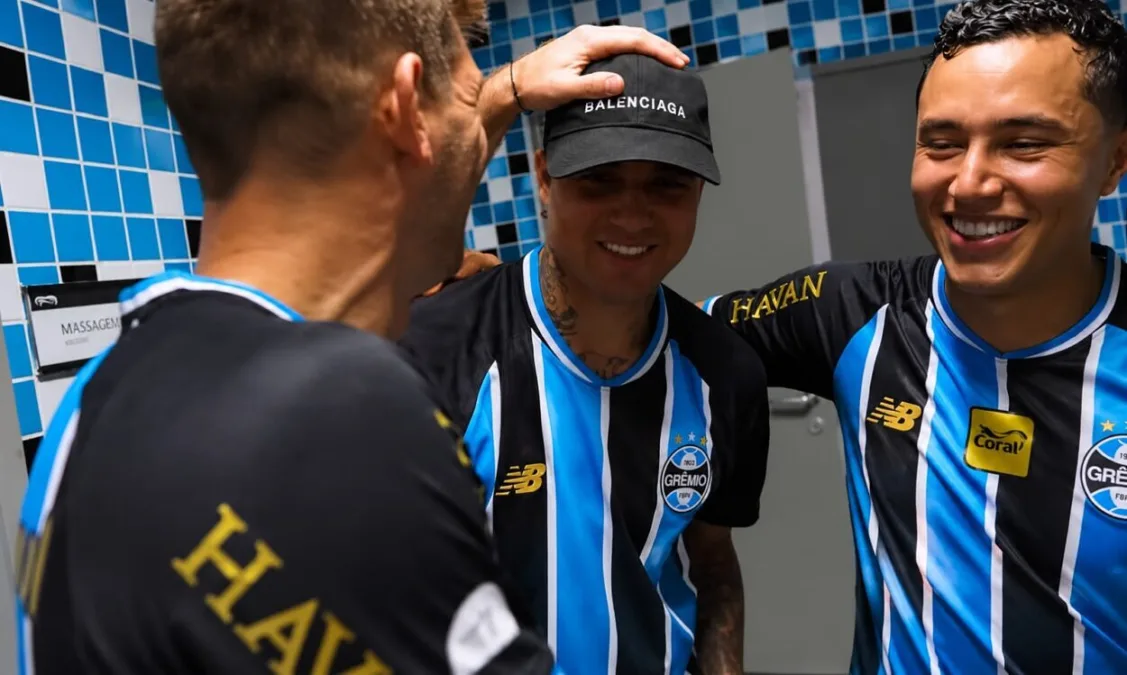 Zona Mista - Notícias, mercado da bola e bastidores do futebol Luan no vestiário do Grêmio Foto: Reprodução/YouTube