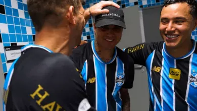 Os bastidores da entrada de Luan no vestiário do Grêmio e quem deu o aval Luan no vestiário do Grêmio Foto: Reprodução/YouTube