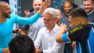 Dirigente do Grêmio deixa recado de admiração para Luís Castro: "Foi uma satisfação" Luís Castro, treinador do Grêmio