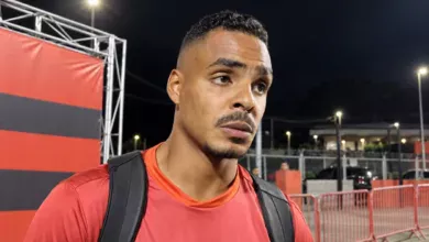 Volante do Vitória diz torcer pelo rebaixamento do Grêmio: "Fizeram sacanagem comigo" Caíque do Vitória
