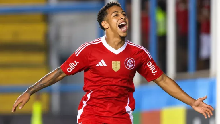 Allex meio-campista do Inter