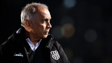 Aposentado em abril de 2026, o último trabalho de Nelsinho Baptista foi na Ponte Preta em 2024. Em 1996 ele foi treinador do Inter