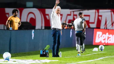 Derrota do Grêmio para o Vitória faz imprensa especular Gre-Nal na Série B de 2027 Grêmio