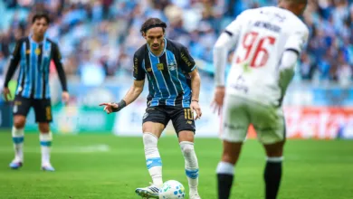 Luís Castro detalha mudanças no Grêmio e explica escolhas contra o Vasco Krovinović, jogador do Grêmio
