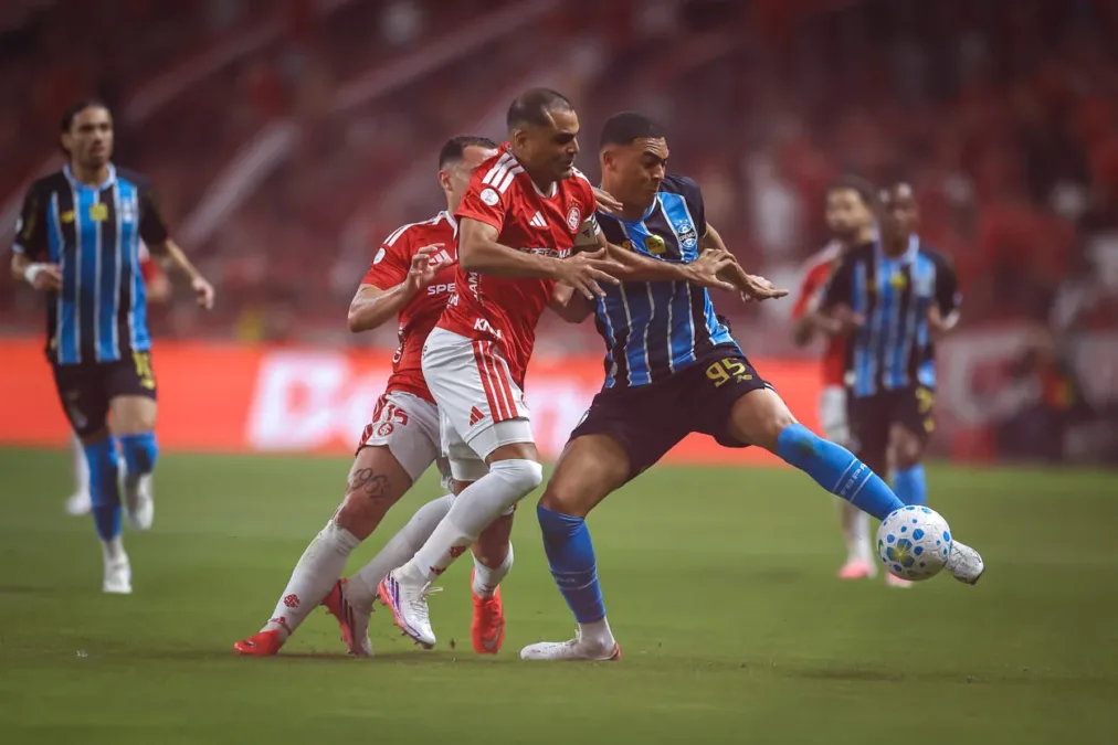 Mercado e Carlos Vinícius