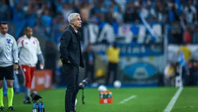 Na lista: o jogador do Grêmio que volta a estar nos planos de Luís Castro Luís Castro, treinador do Grêmio