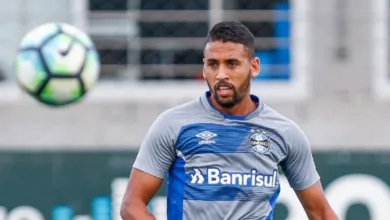Ex-volante comparece na festa de aniversário do Grêmio: "Gratidão e minha vida" Michel pelo Grêmio