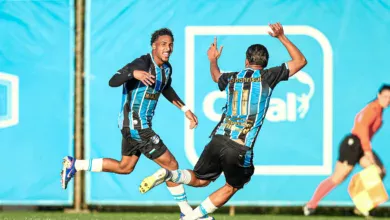 Passou por todo mundo: Vitor Ramon marca golaço pelo Grêmio em jogo da base Vitor Ramon pelo Grêmio
