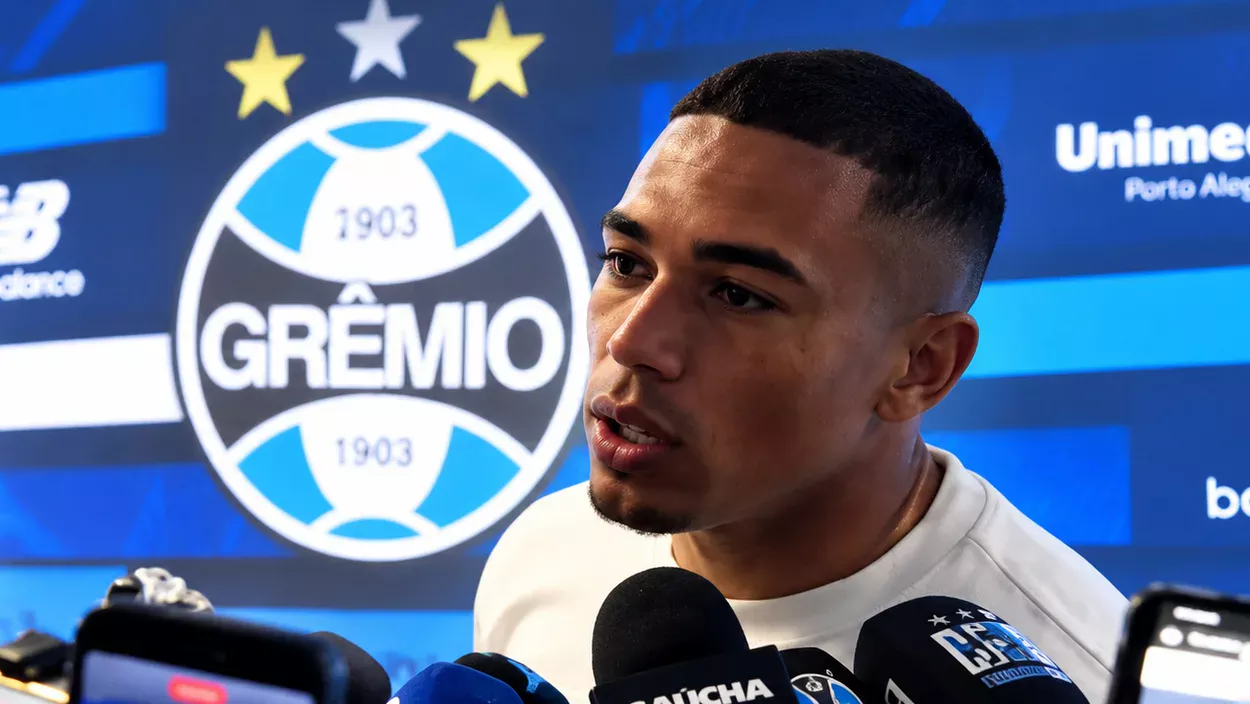Carlos Vinícius, atacante do Grêmio