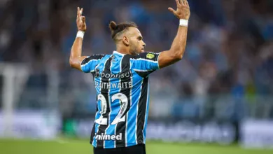 Grêmio vence Coritiba nos acréscimos e muda cenário na luta contra o Z4 Braithwaite pelo Grêmio
