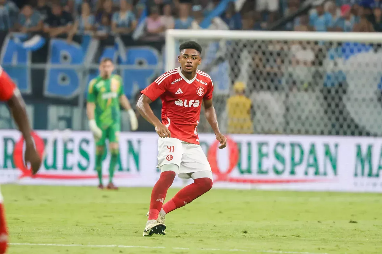 Victor Gabriel, zagueiro do Inter — Victor Gabriel pelo Inter