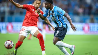 Gre-Nal 455: prováveis escalações, onde assistir, arbitragem e horário Vitinho, atacante do Inter — Vitinho — , atacante do Inter