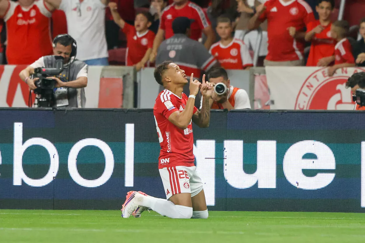 Vitinho — , jogador do Inter