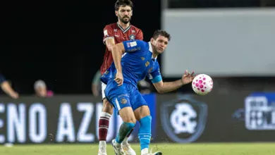 Lance de mão vira discussão após empate do Grêmio e Remo dispara: "Escandaloso" Grêmio