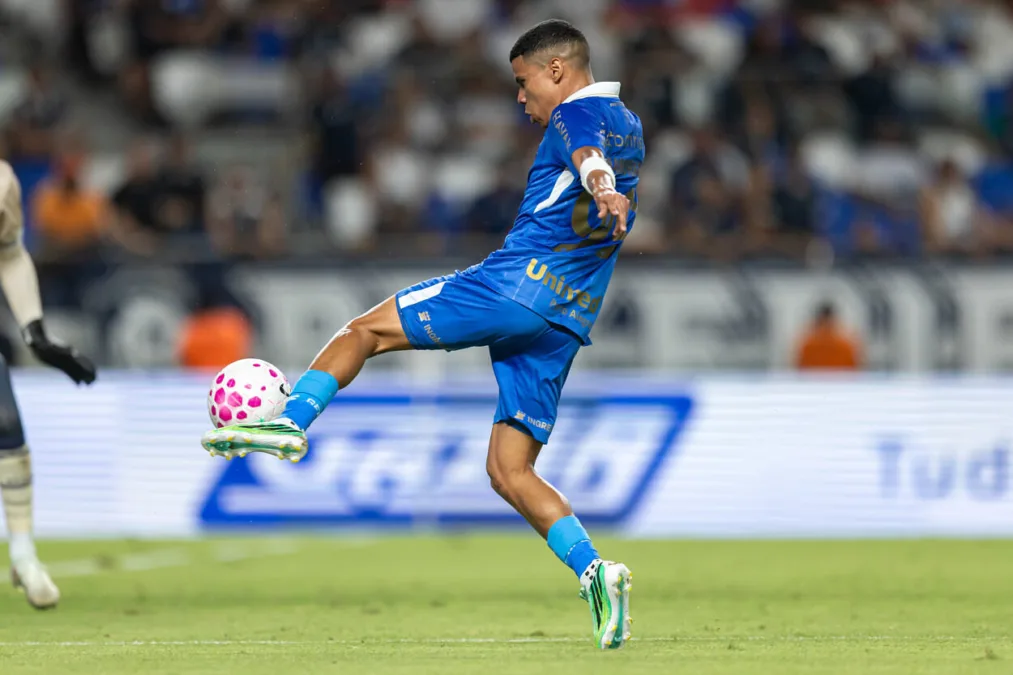 O recado de Renato para os atacantes do Grêmio: "A bola não é uma dinamite"