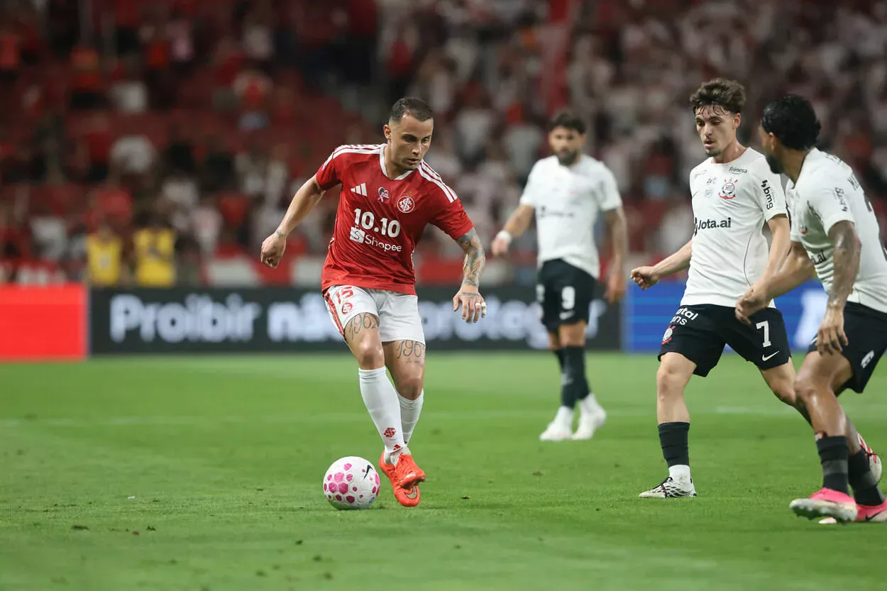 Bruno Gomes, lateral do Inter — Bruno Gomes — , lateral do Inter