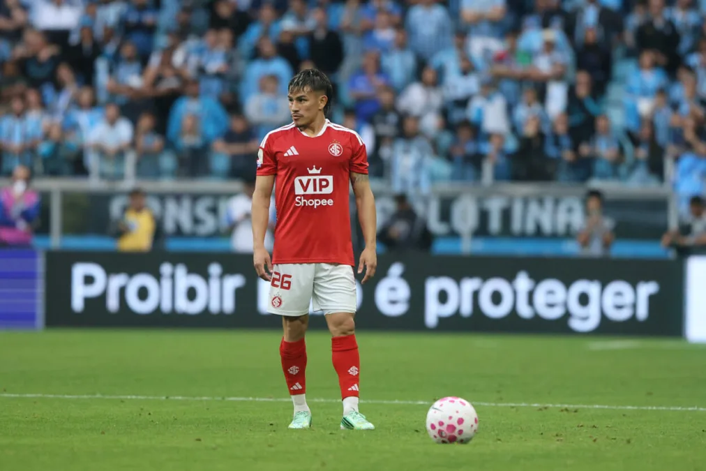 Zona Mista - Notícias, mercado da bola e bastidores do futebol Bernabei, lateral do Inter — Bernabei — , lateral do Inter