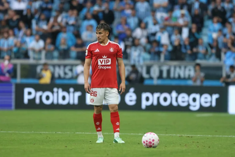 Bernabei, lateral do Inter — Bernabei — , lateral do Inter