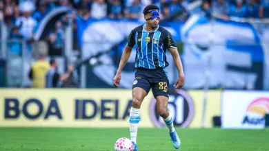Wallace salva o Grêmio no segundo tempo e cobra reação: "Cabeça no lugar" Wallace, zagueiro do Grêmio