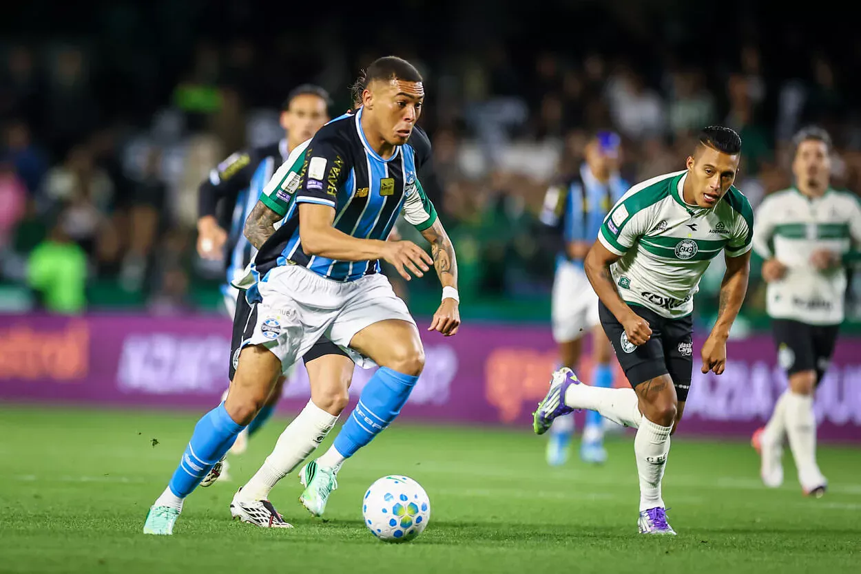 Carlos Vinícius, atacante do Grêmio