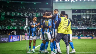 Dirigente do Grêmio rasga elogios aos torcedores e desconversa sobre premiação extra Grêmio vence