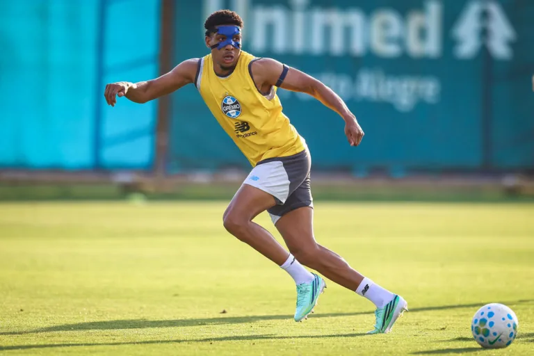 Wallace, zagueiro do Grêmio