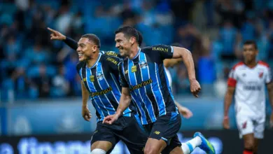 Carlos Vinícius, atacante do Grêmio e Fabián Balbuena, zagueiro do Grêmio