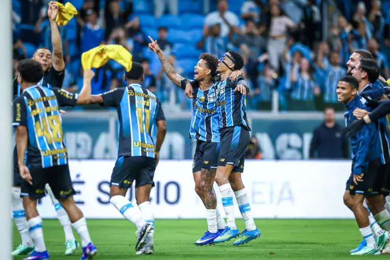 Carlos Vinícius, atacante do Grêmio