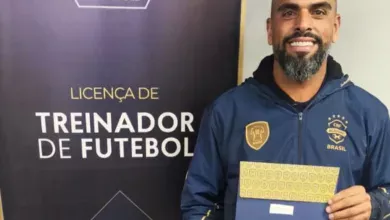 Maicon conclui curso de treinador da CBF e recebe recados de ex-colegas do Grêmio Maicon pelo Grêmio