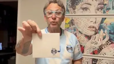Grêmio envia presentes para Neto, que se declara: "Infelizmente não joguei no clube" Neto ganha do Grêmio