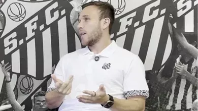 Arthur abre o jogo em entrevista e diz não saber se o Grêmio ligou para a Juventus Arthur de Santos e Grêmio