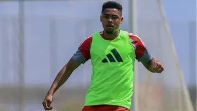Amuzu, atacante do Grêmio — Victor Gabriel do Inter