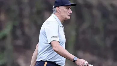 Tem lado? Tite se surpreende com pergunta sobre eleições após derrota para o Inter Tite Botafogo