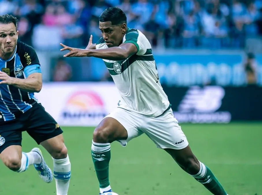 Coritiba vive fase ruim no Brasileirão e aposta em ex-atacante do Grêmio para reagir Pedro Rocha com a camisa do Coritiba