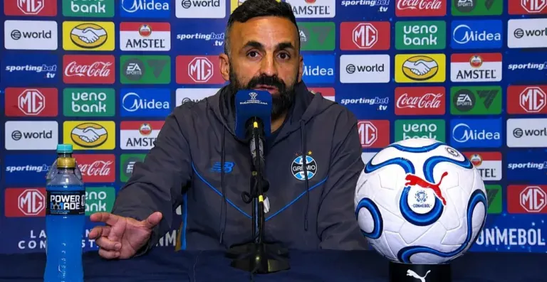 Vitor Severino, treinador substituto de Luís Castro, no Grêmio