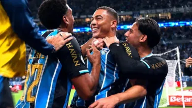 Carlos Vinícius vê Renato "parecido" com treinador europeu e defende: "Assinamos embaixo" Carlos Vinícius, jogador do Grêmio