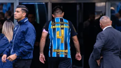 Súmula explica expulsão de Kannemann e Renato fala sobre punições no Grêmio Kannemann — , zagueiro do Grêmio