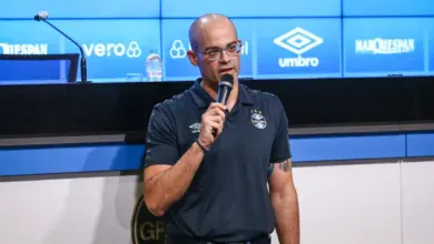 Caleffi se manifesta e convoca torcida do Grêmio: "Já vivemos situação pior" Grêmio teve Paulo Caleffi como vice de futebol