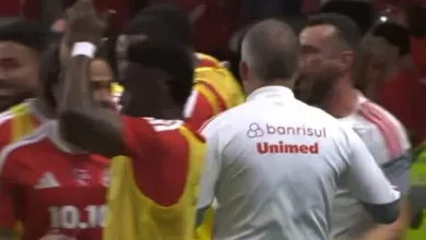 Vídeo mostra reação de Eduardo Baptista no banco após o primeiro gol do Inter Eduardo Baptista pelo Inter